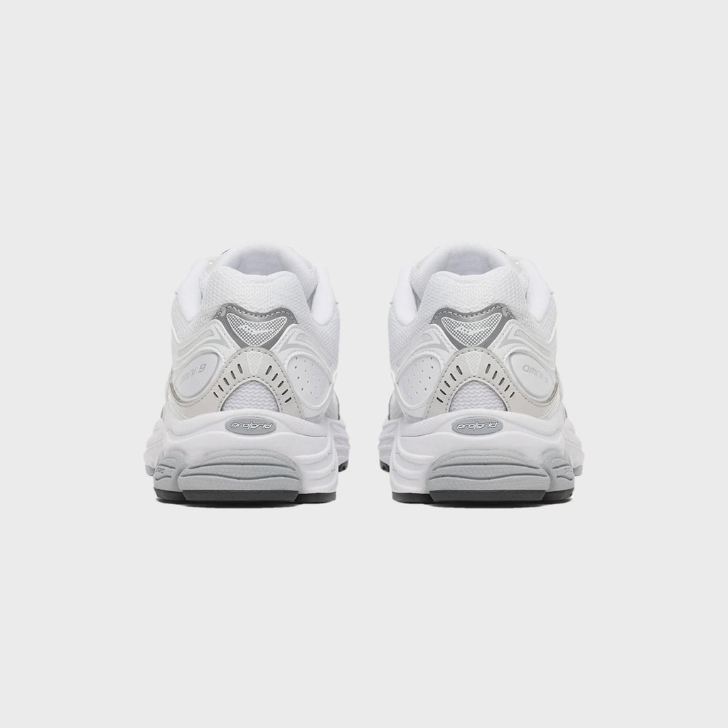 Saucony ProGrid Omni 9 Distract - White / Grey