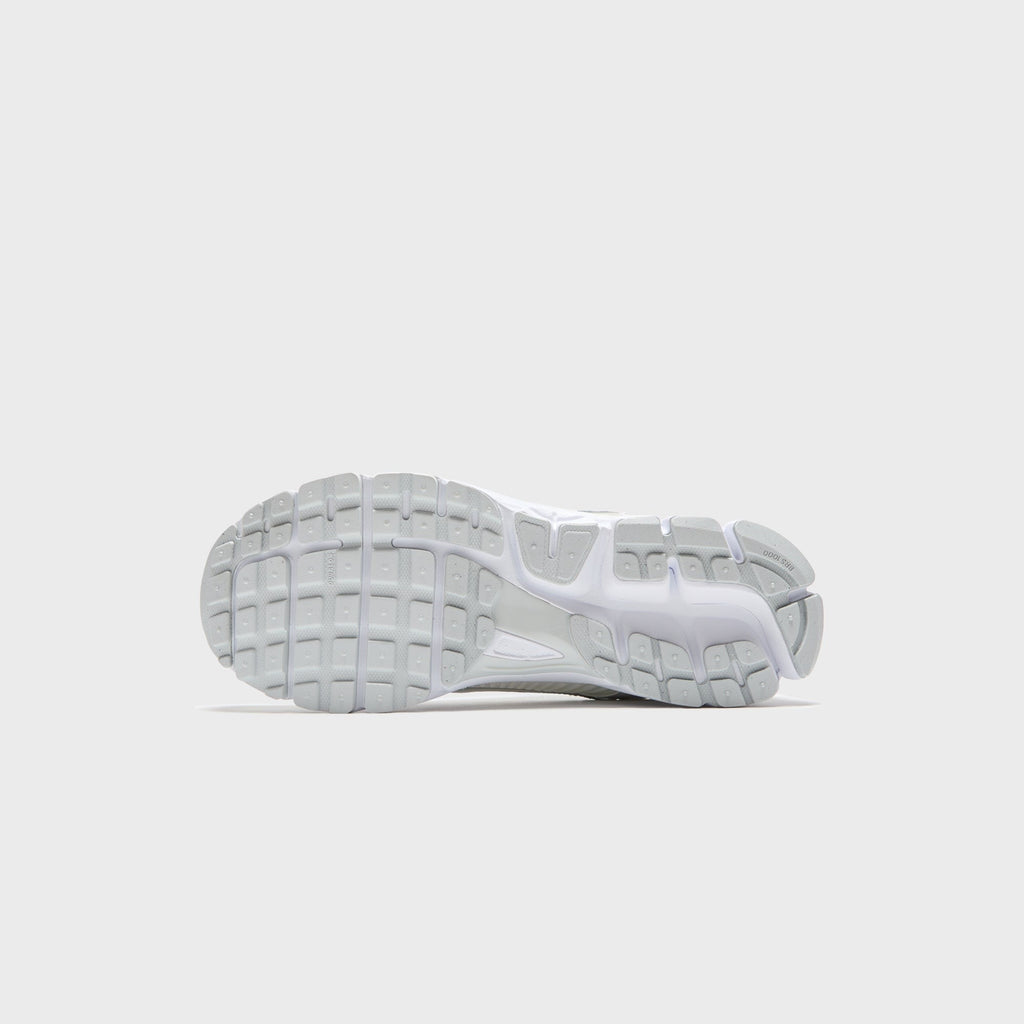 Nike WMNS Zoom Vomero 5 - Metallic White / Metallic Silver / Summit White
