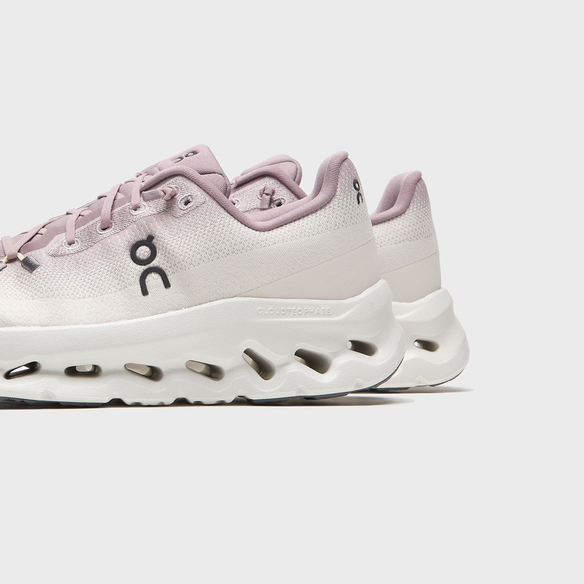 On Running WMNS Cloudtilt - Heron / Dew