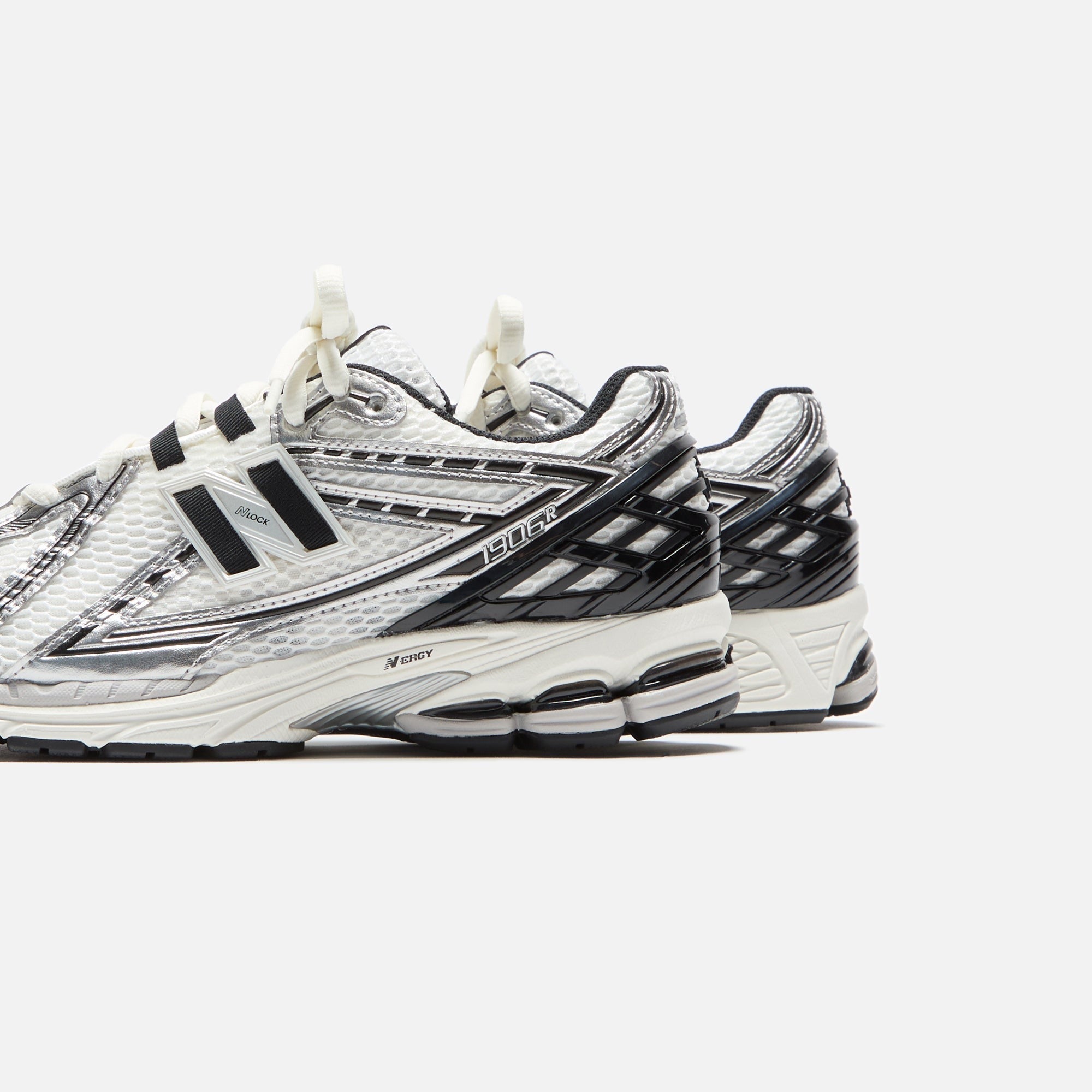 New Balance 1906R - Silver Metallic / Black / Sea Salt