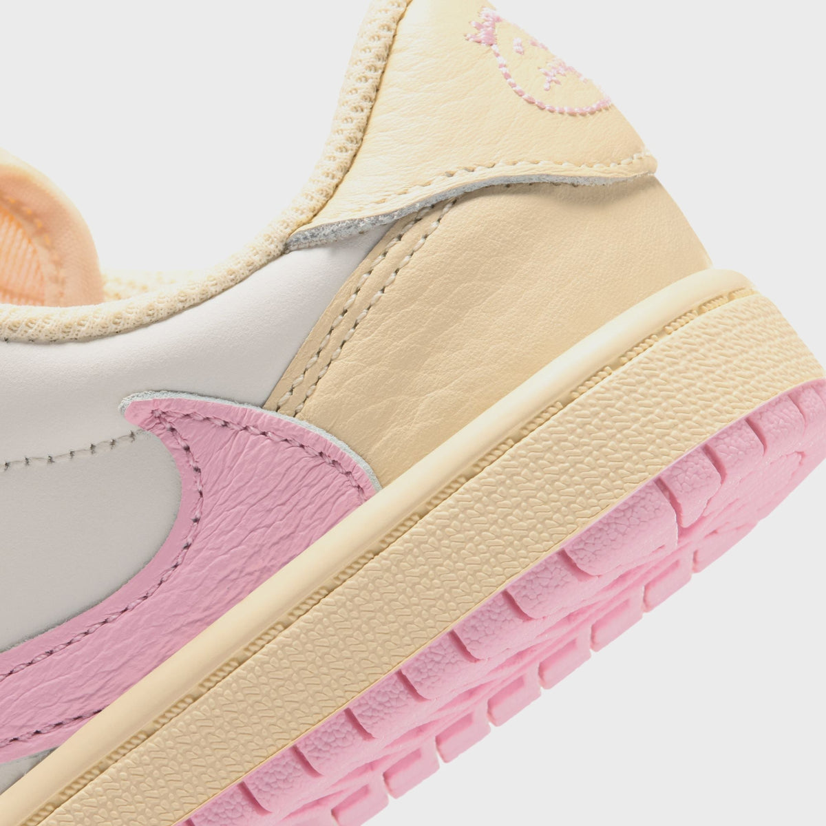 Jordan x Travis Scott PS Jordan 1 Retro Low OG - Muslin / Shy Pink / Sail / University Red