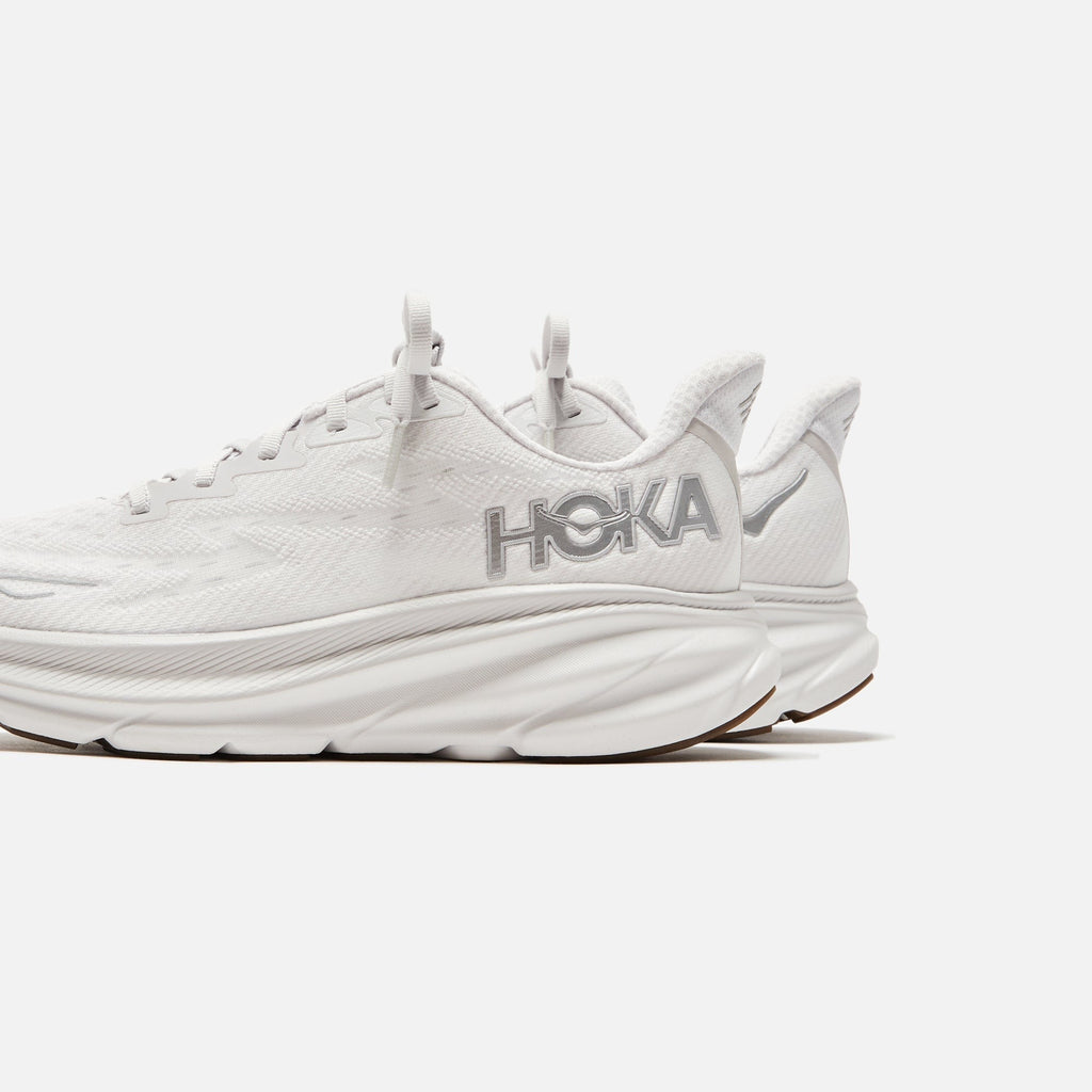 HOKA Clifton 9 - Nimbus Cloud / White