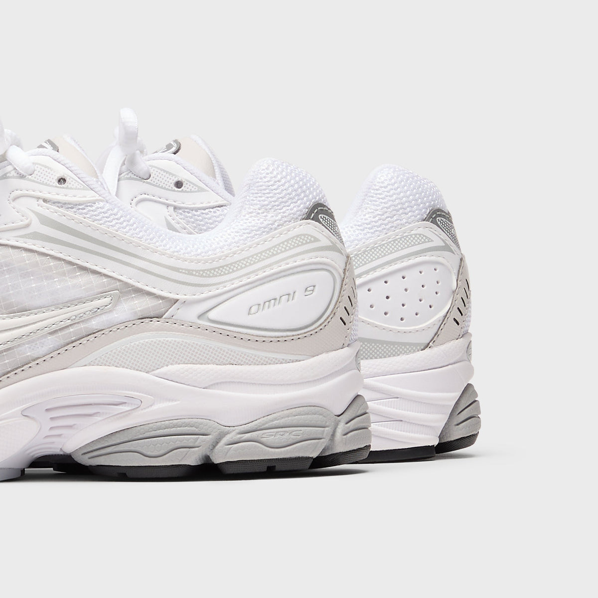 Saucony ProGrid Omni 9 Distract - White / Grey