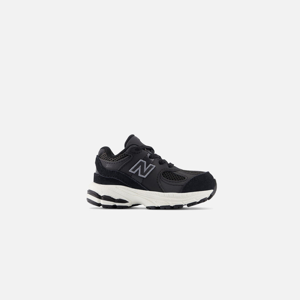 New Balance TD 2002R - Black