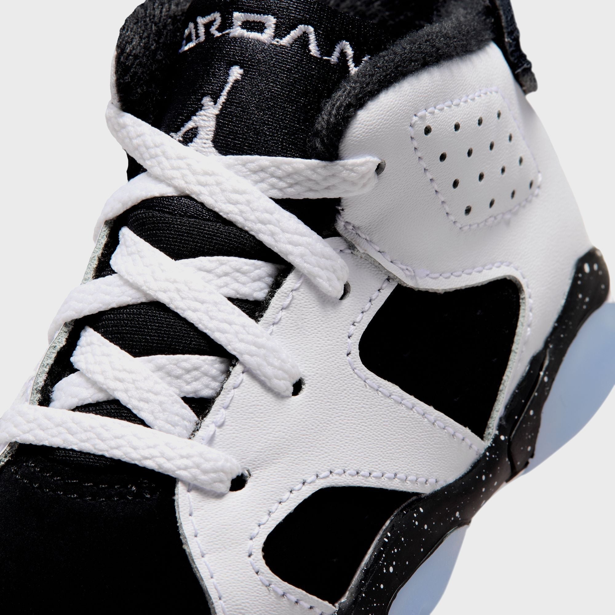 Jordan TD Jordan 6 Retro - White / Black