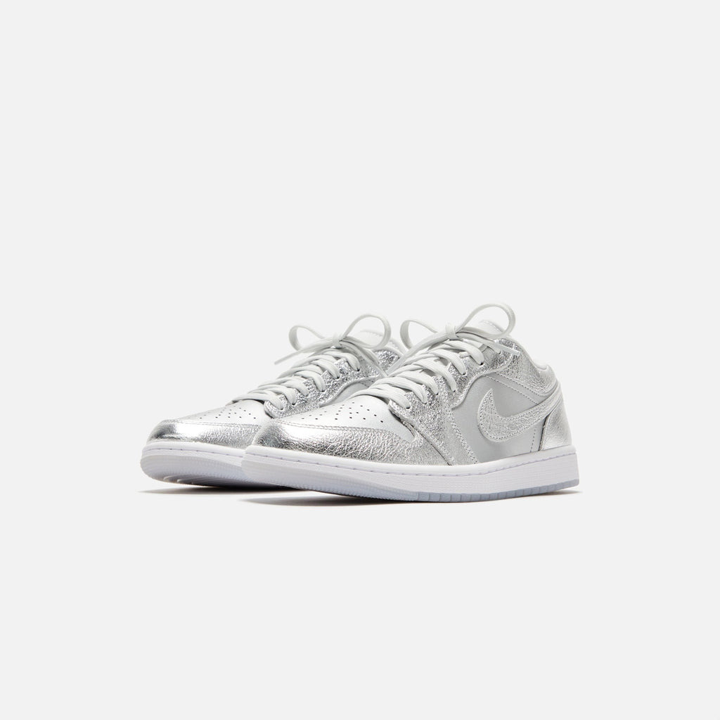 Jordan WMNS Air Jordan 1 Low SE - Metallic Silver