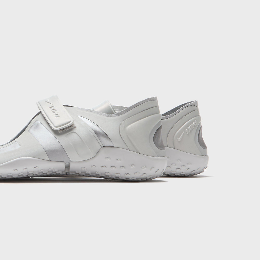 NikeSKIMS WMNS Rift Satin - Night Silver / Base Grey