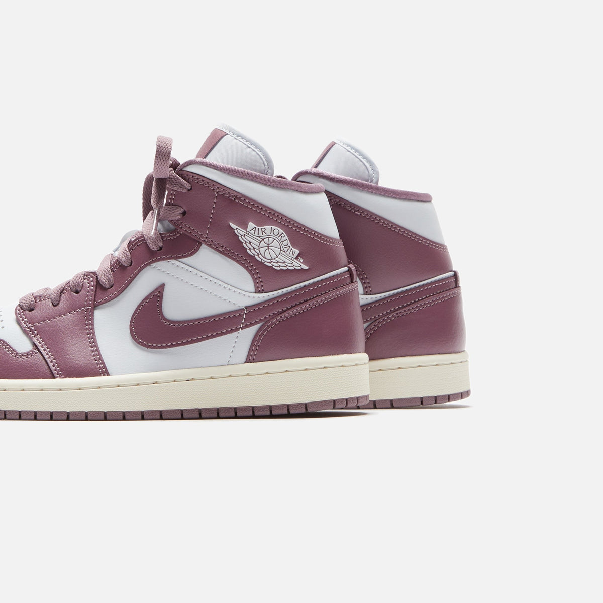Nike WMNS Air Jordan 1 Mid - Pure Platinum / Sky J Mauve / Sail