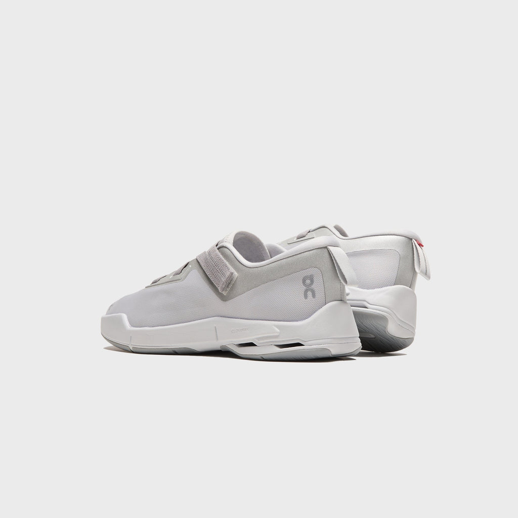 On Running WMNS Cloudnova Moon - Wolf / Alloy