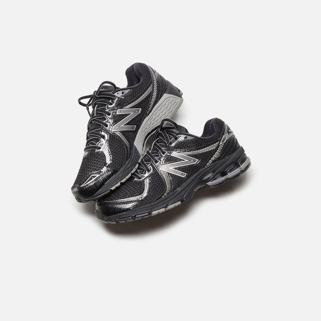 New Balance 860v2 - Black / Silver Metallic