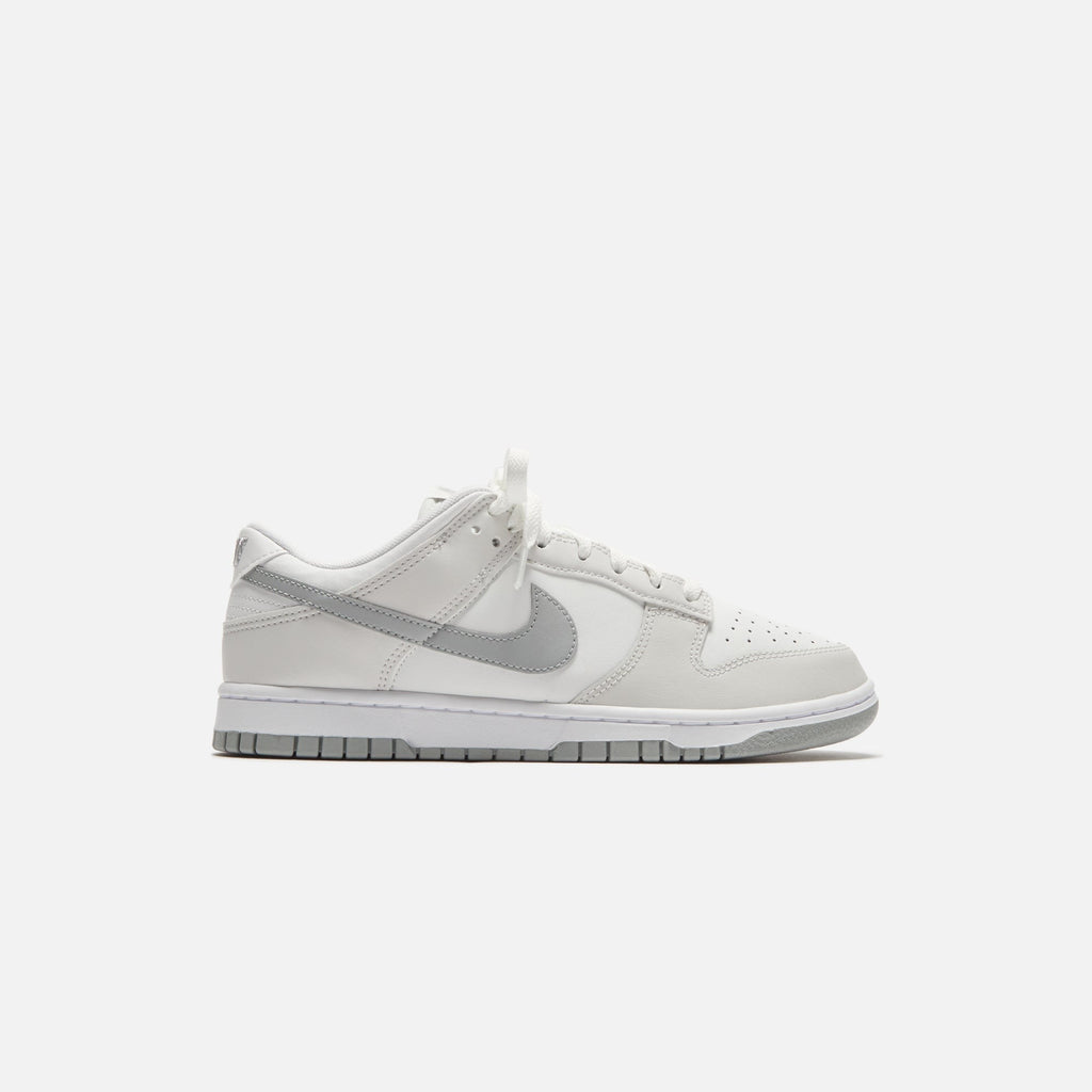 Nike Dunk Low Retro - Summit White / Light Smoke Grey / Platinum