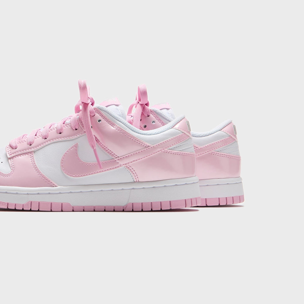 Nike WMNS Dunk Low SE - White / Metallic Silver / Pink Rise