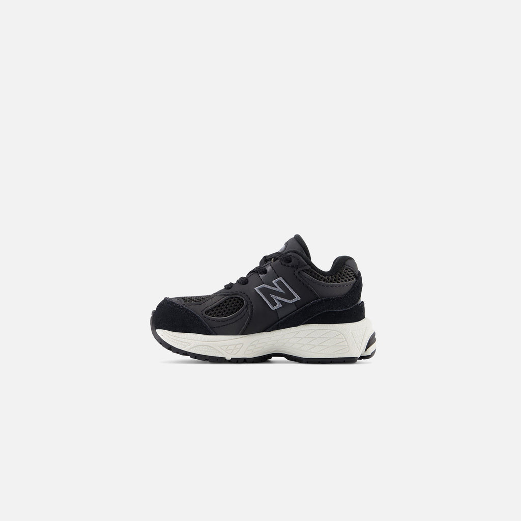 New Balance TD 2002R - Black