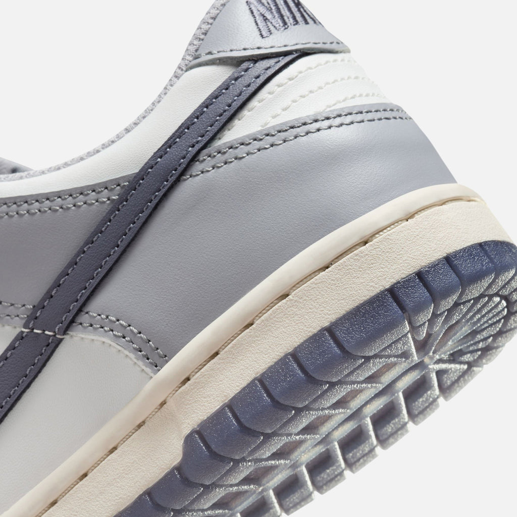 Nike GS Dunk Low - Summit White / Light Carbon / Wolf Grey