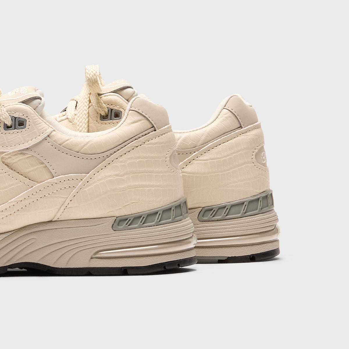 New Balance WMNS Made in UK 991v1 - Oyster Gray / Pistachio Shell / French Oak
