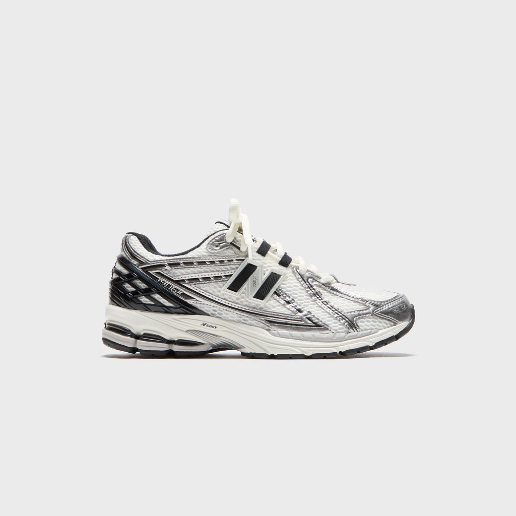 New Balance 1906R - Silver Metallic / Black / Sea Salt