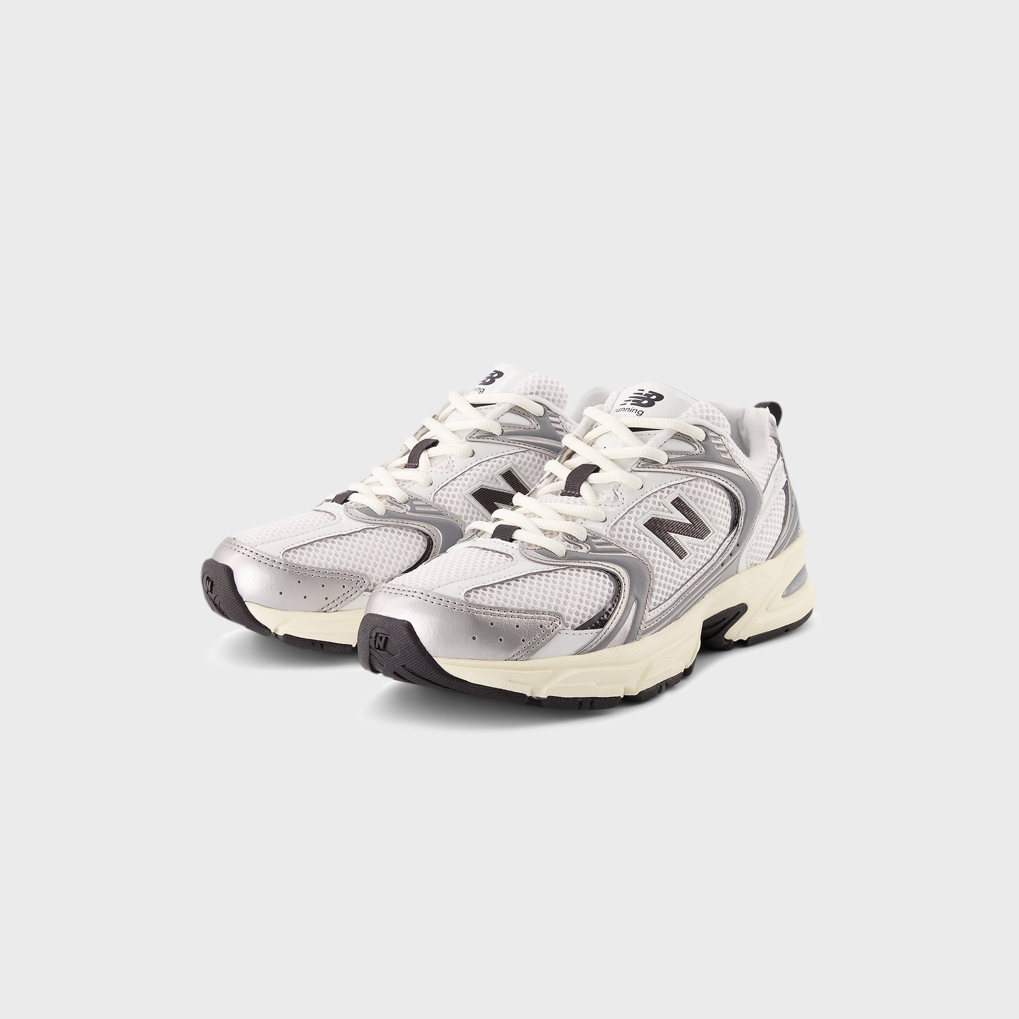 New Balance 530 - Silver Metallic / Black Cement
