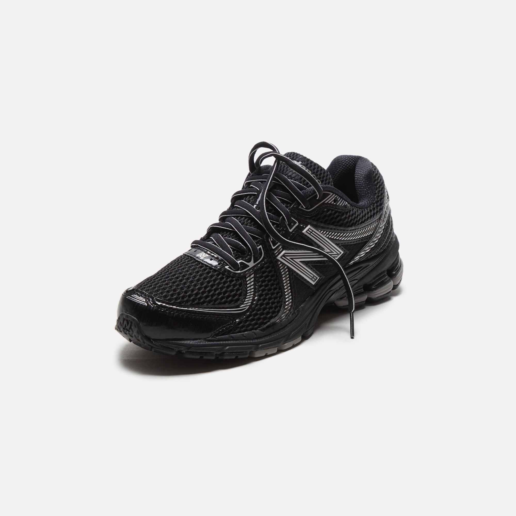 New Balance 860v2 - Black / Silver Metallic