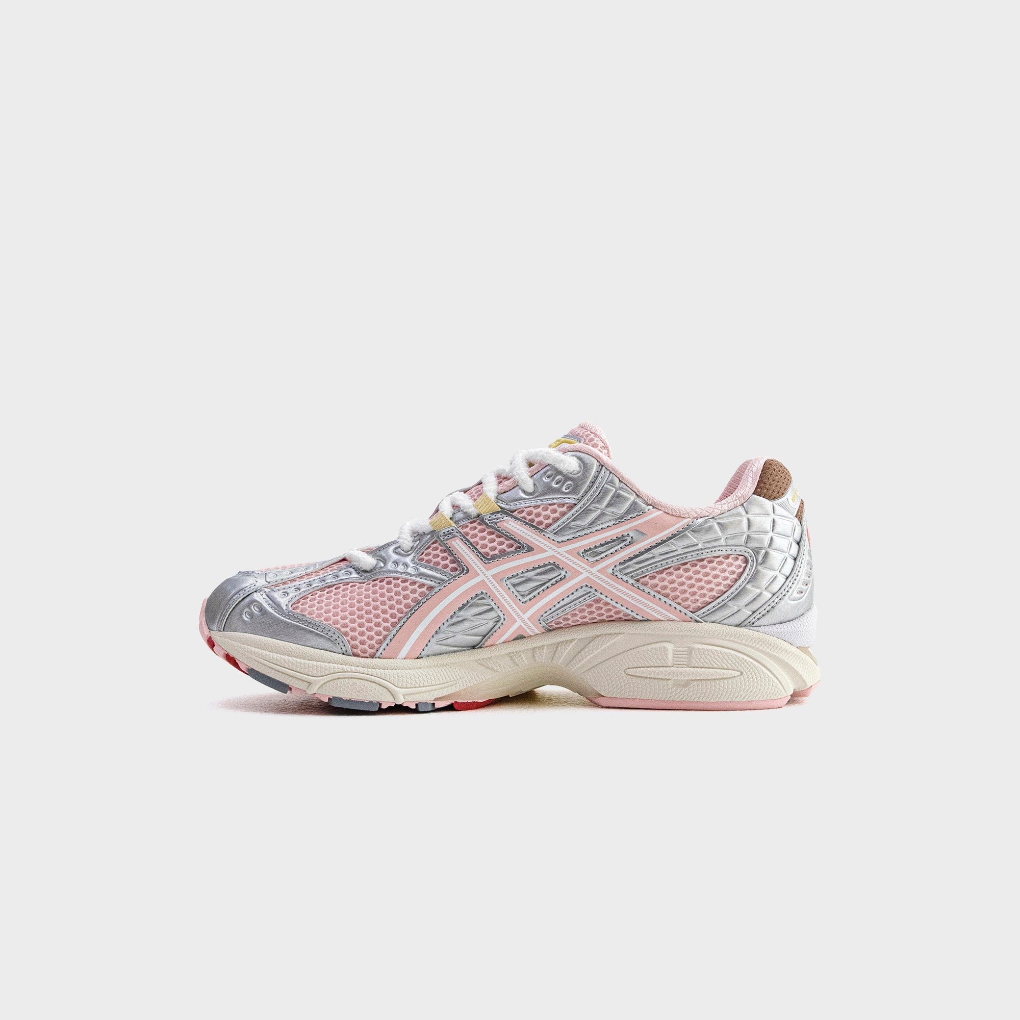 ASICS x VANDYTHEPINK Gel-Nimbus 10.1 - Strawberry Cream / Strawberry Cream