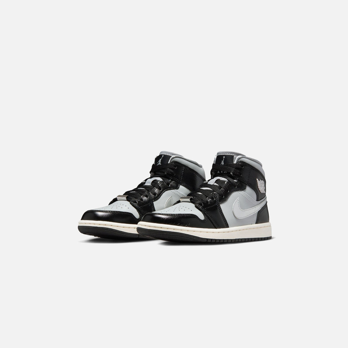 Nike WMNS Air Jordan 1 Mid SE - Black / Metallic Silver / Light Smoke
