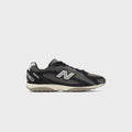 New Balance 204L - Black / Magnet