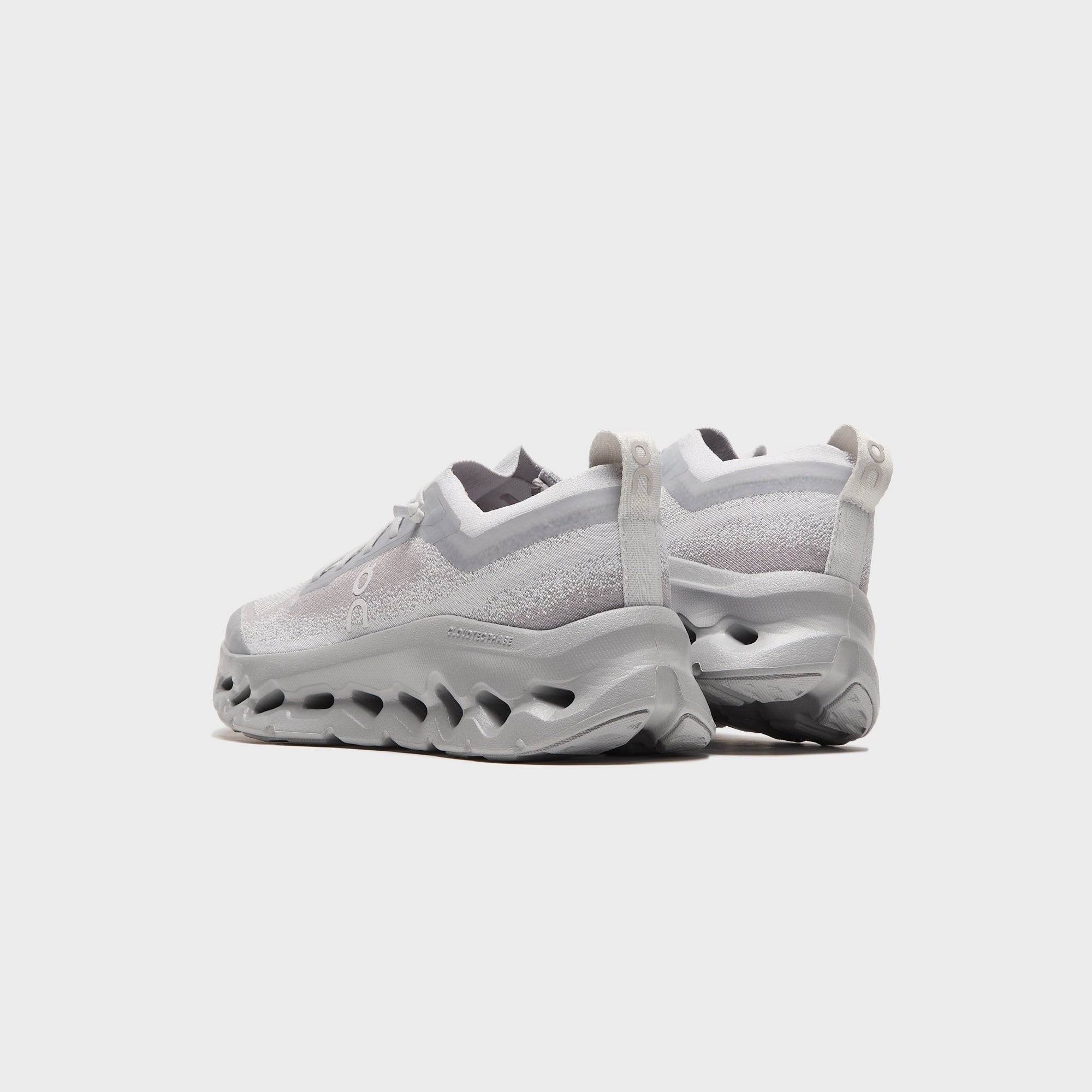On Running WMNS Cloudtilt Moon - Wolf / Alloy