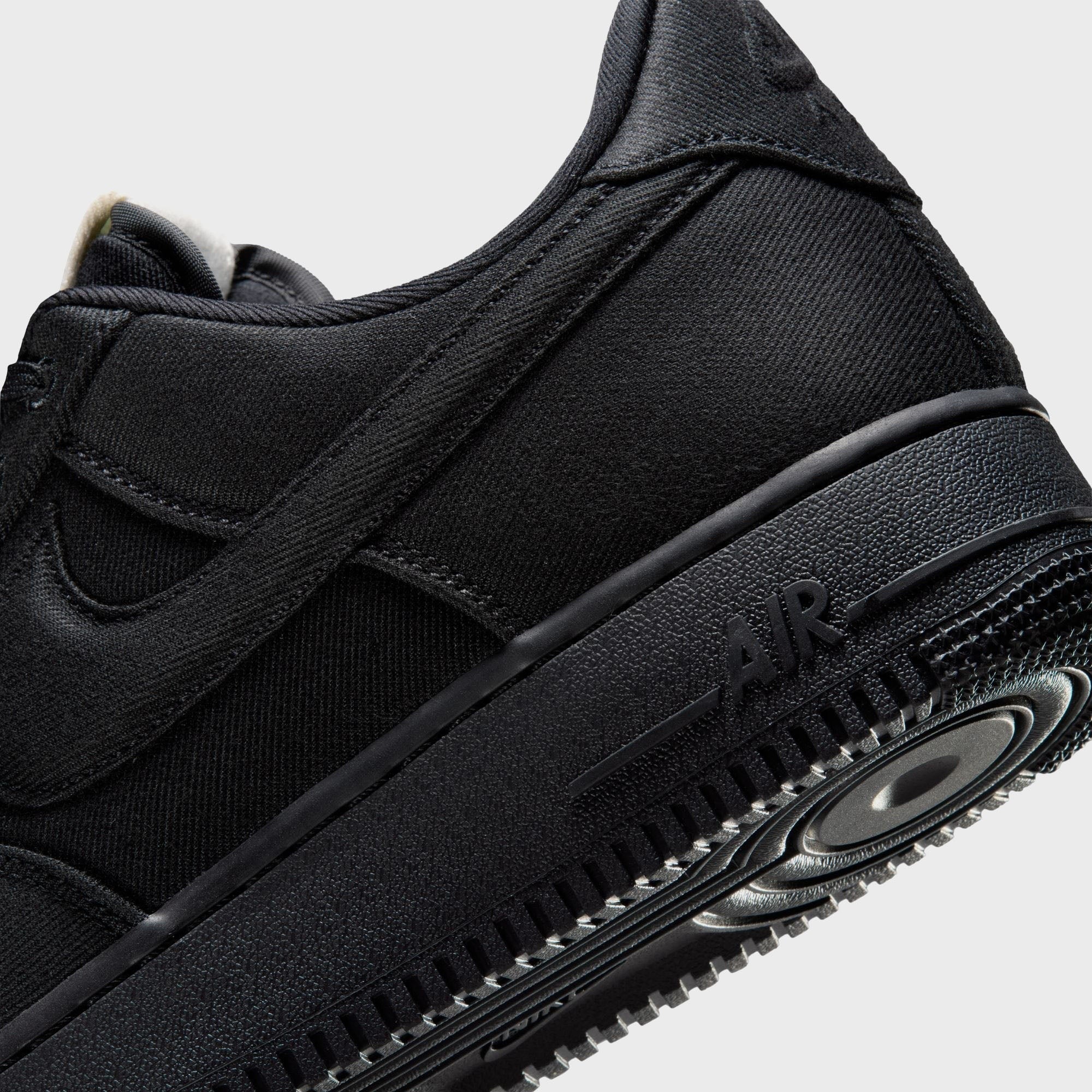 Nike Air Force 1 '07 LV8 - Black / Sail / Phantom