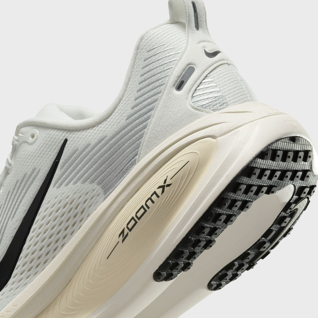 Nike Vomero 18 - Summit White / Black / Coconut Milk