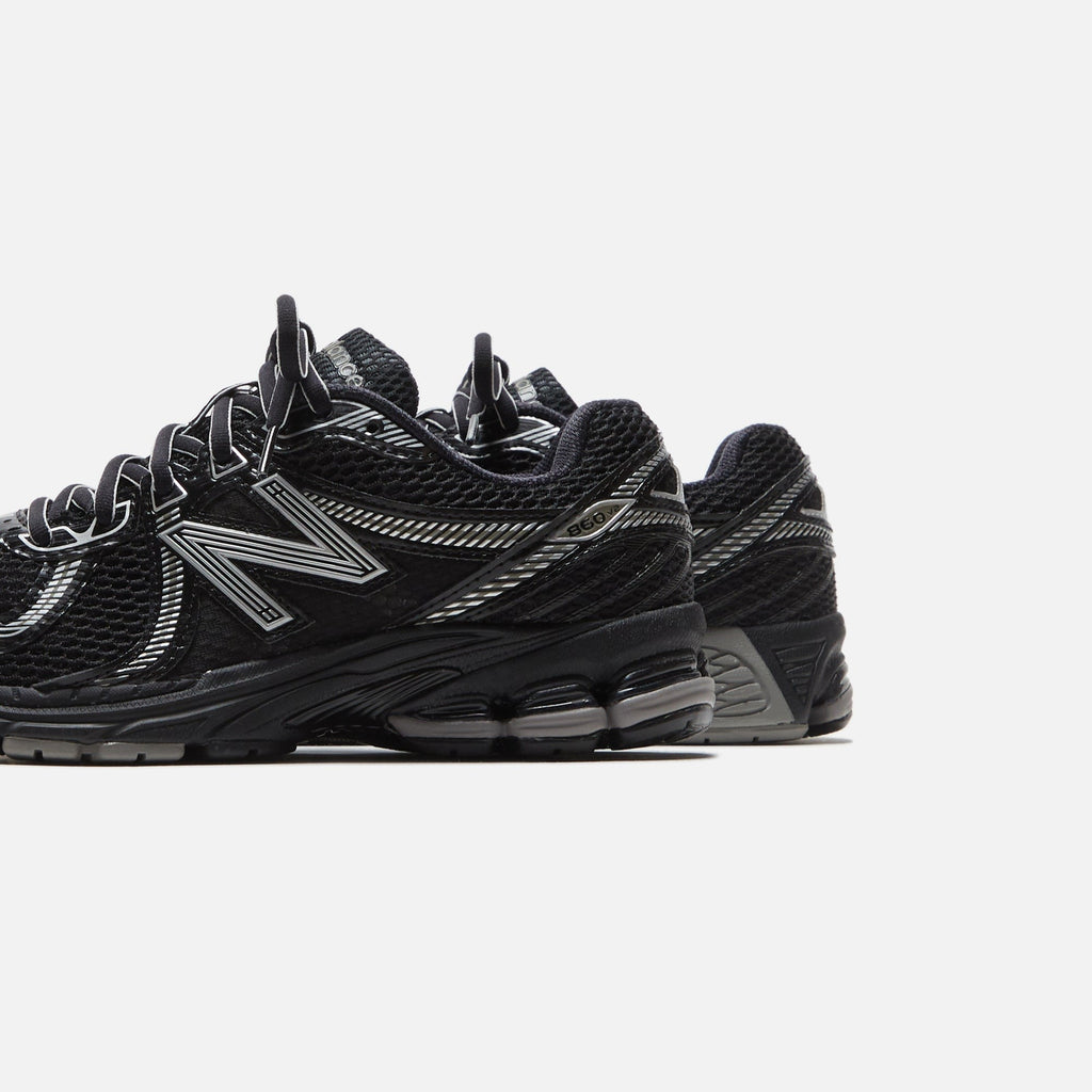 New Balance 860v2 - Black / Silver Metallic