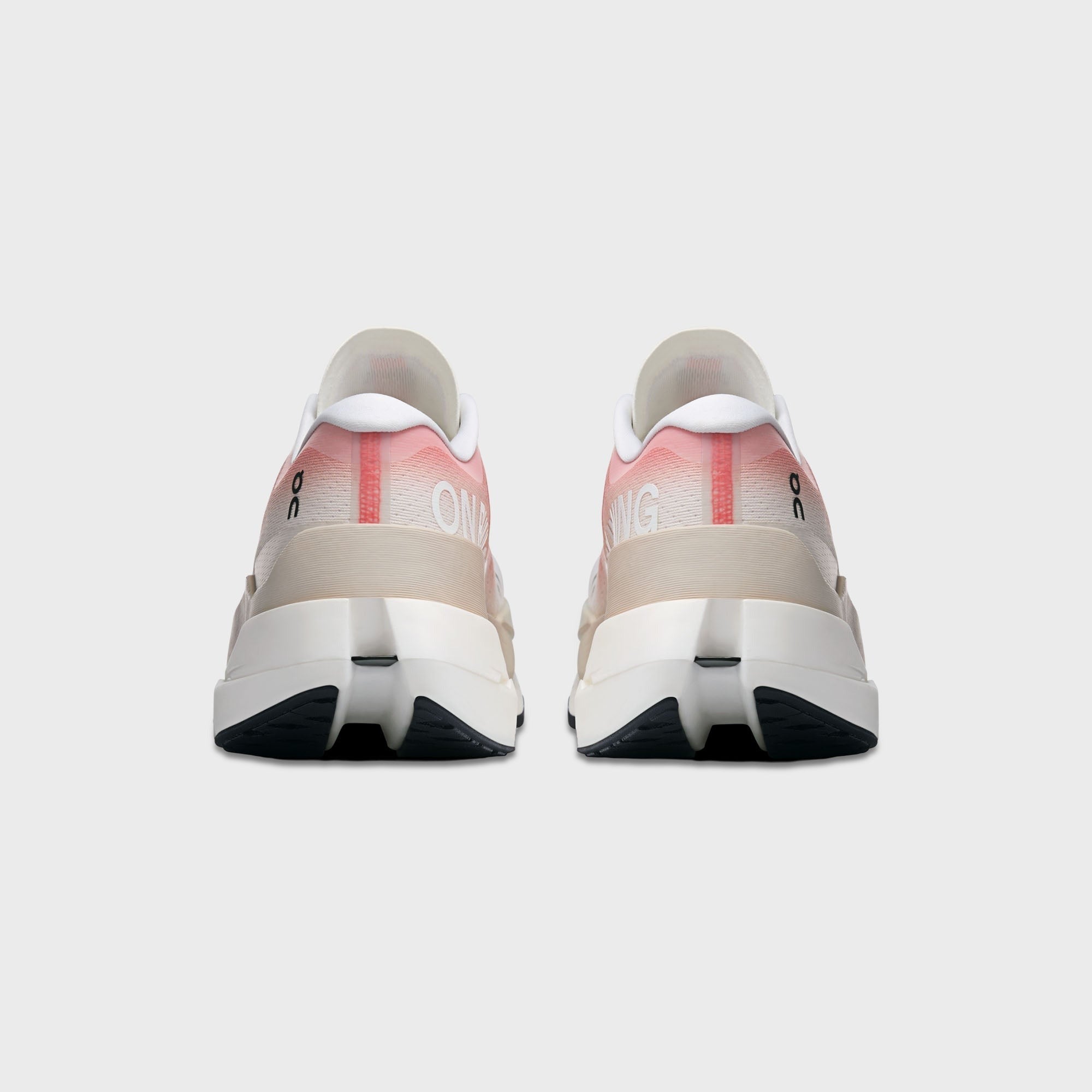 On Running Cloudboom Max - White / Pearl
