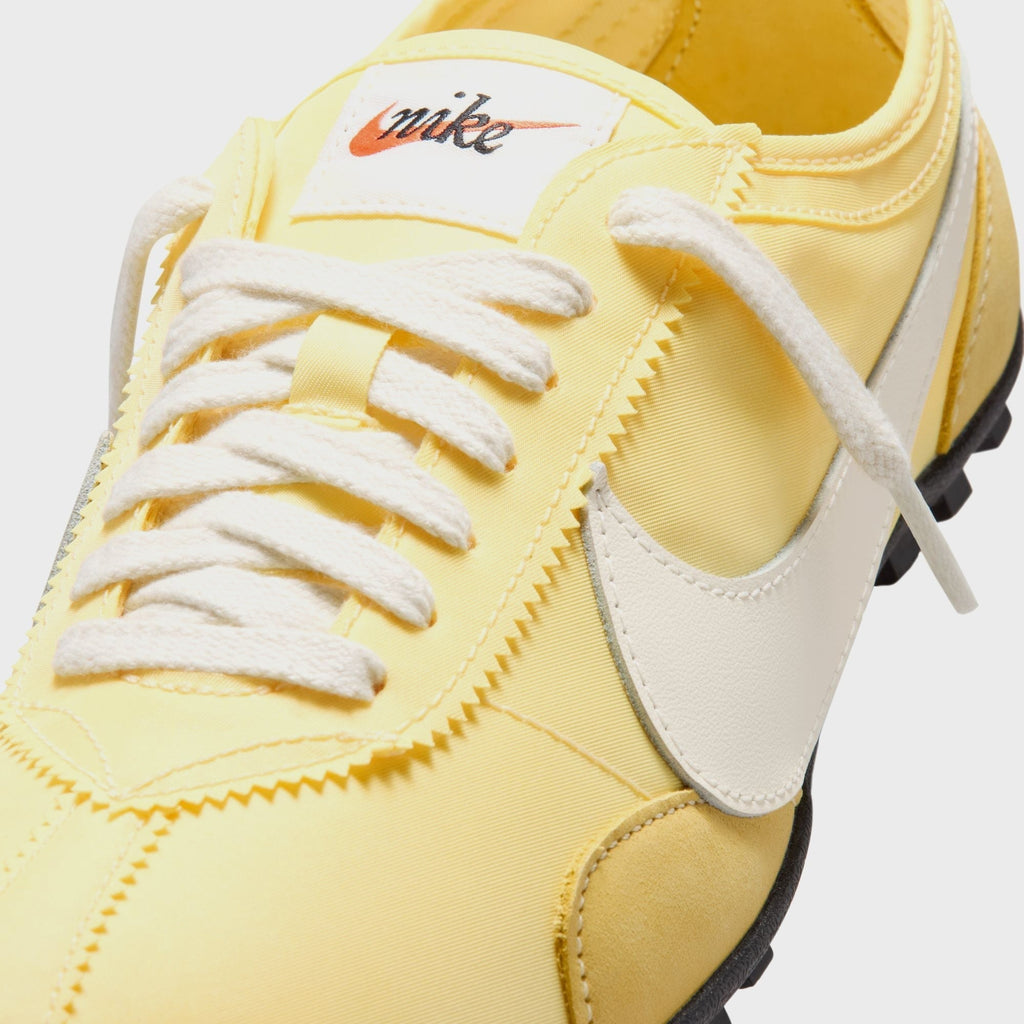 Nike WMNS Moon Shoe OG - Soft Yellow / Black / Soft Pearl
