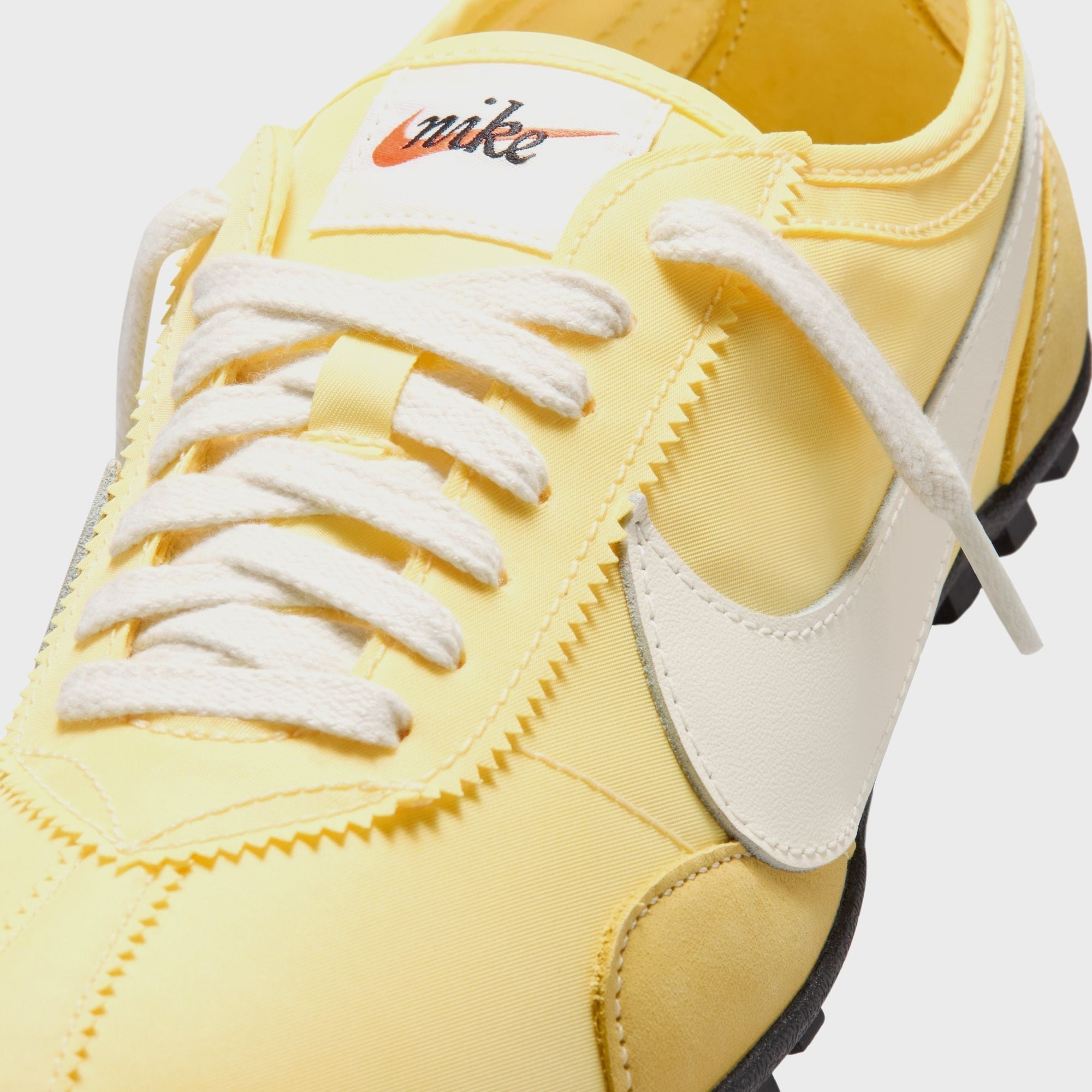 Nike WMNS Moon Shoe OG - Soft Yellow / Black / Soft Pearl