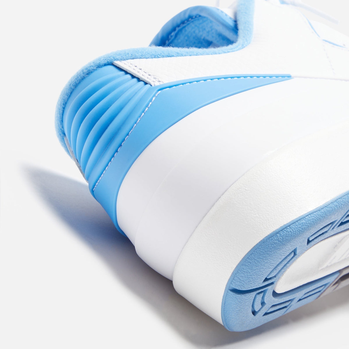 Jordan Air Jordan 2 Retro Low - White / University Blue / Cement Grey