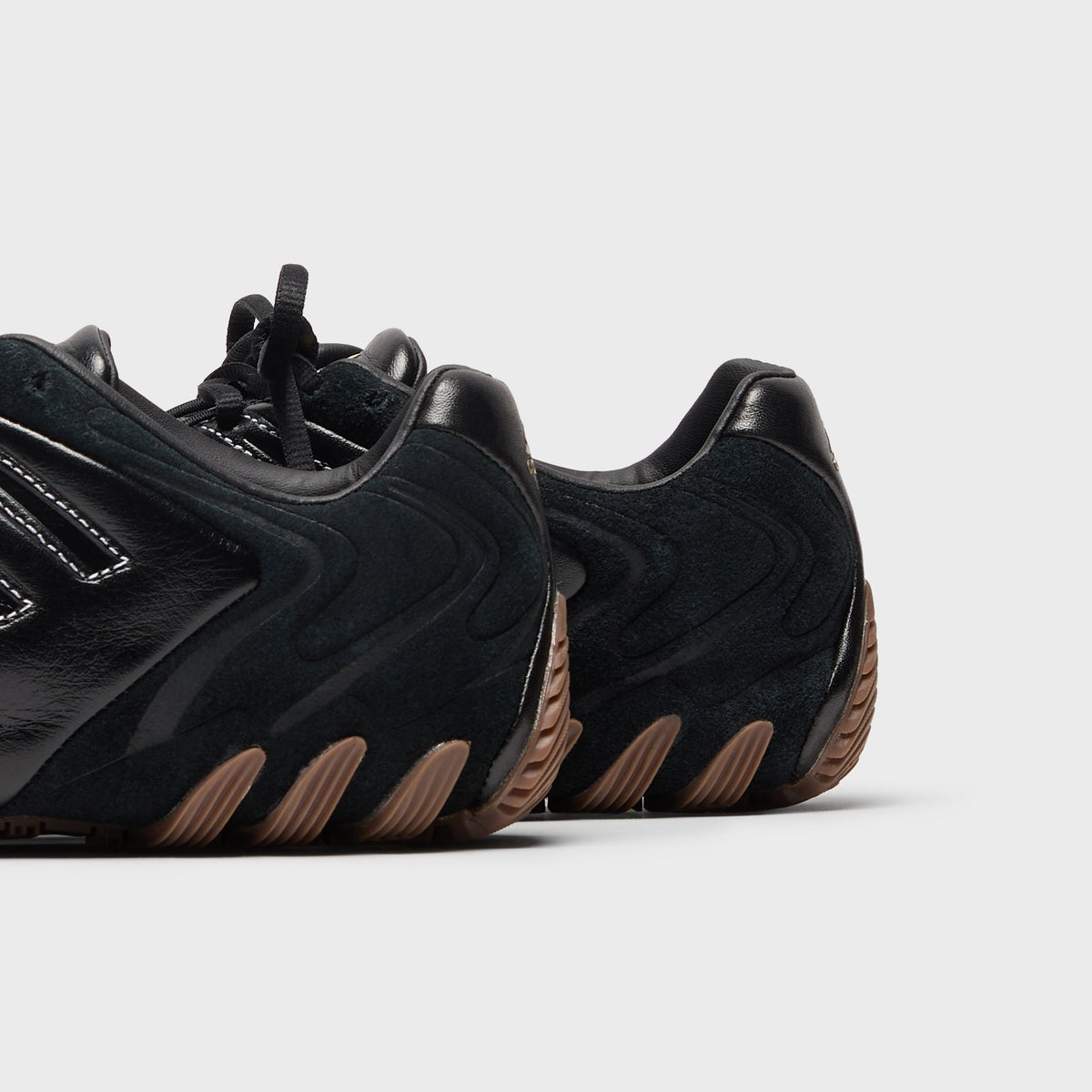 adidas WMNS Ghost Sprint - Core Black / Gum / Gold Metallic