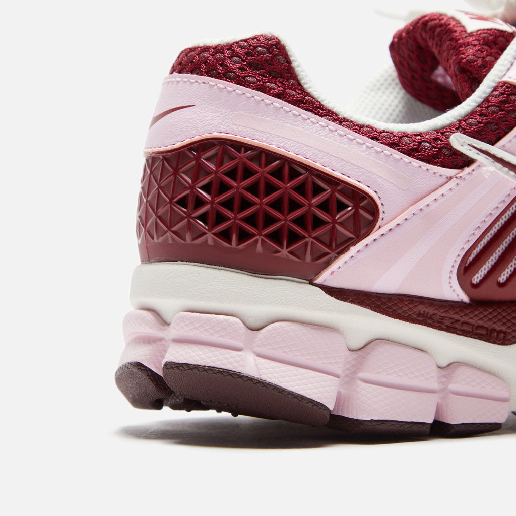 Nike WMNS Zoom Vomero 5 - Pink Foam / Rush Fuchsia / Sail / Team Red