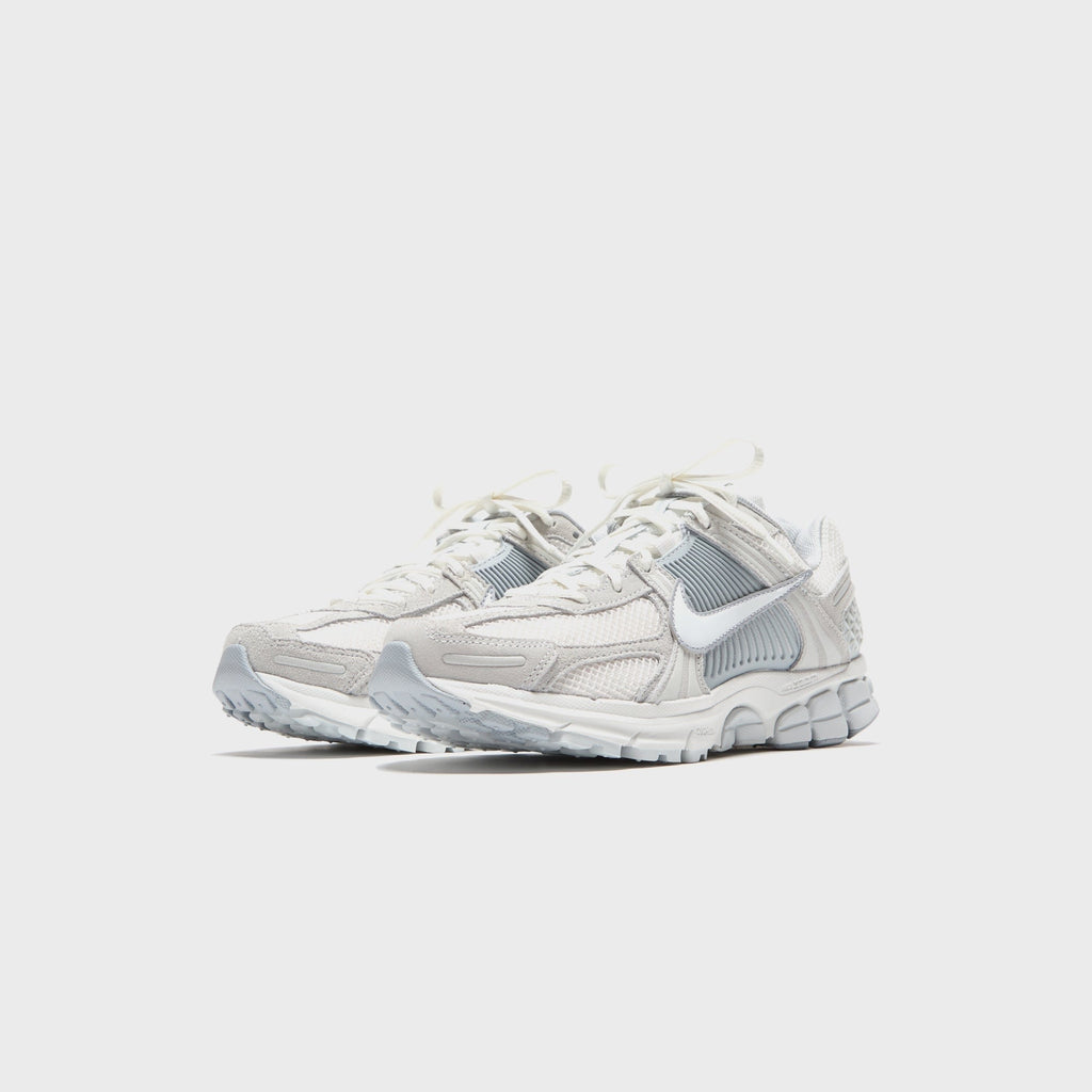 Nike WMNS Zoom Vomero 5 - Pure Platinum / Summit White
