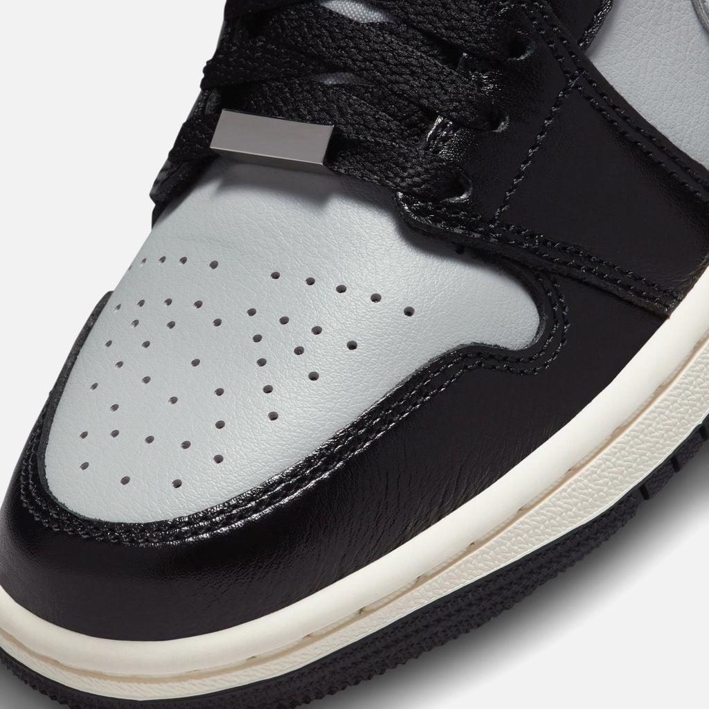 Nike WMNS Air Jordan 1 Mid SE - Black / Metallic Silver / Light Smoke