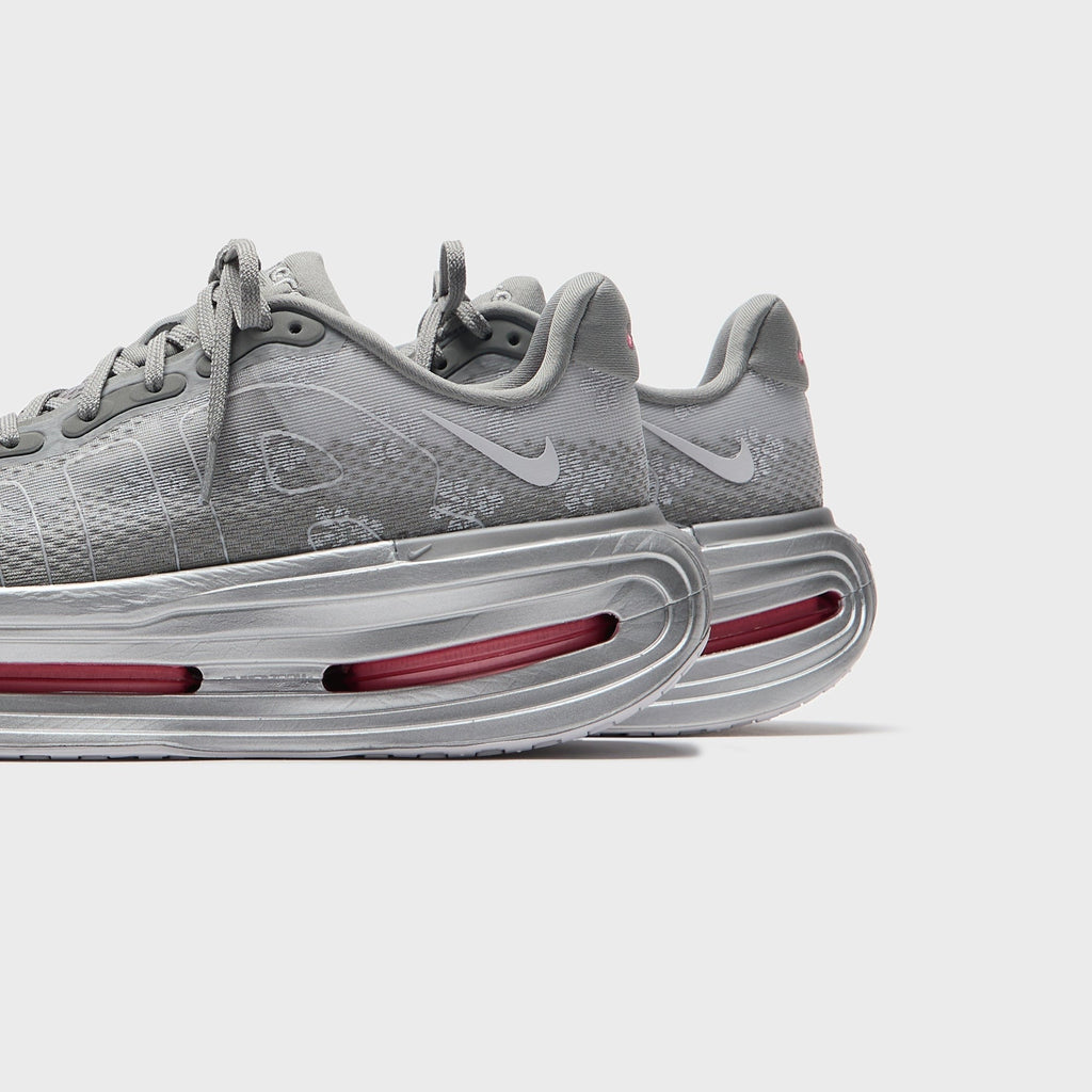 Nike WMNS Vomero Premium - Geyser Grey / Metallic Silver