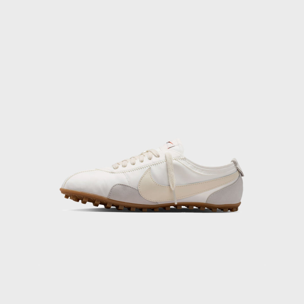 Nike WMNS Moon Shoe OG - Summit White / Gum Light Brown / Soft Pearl