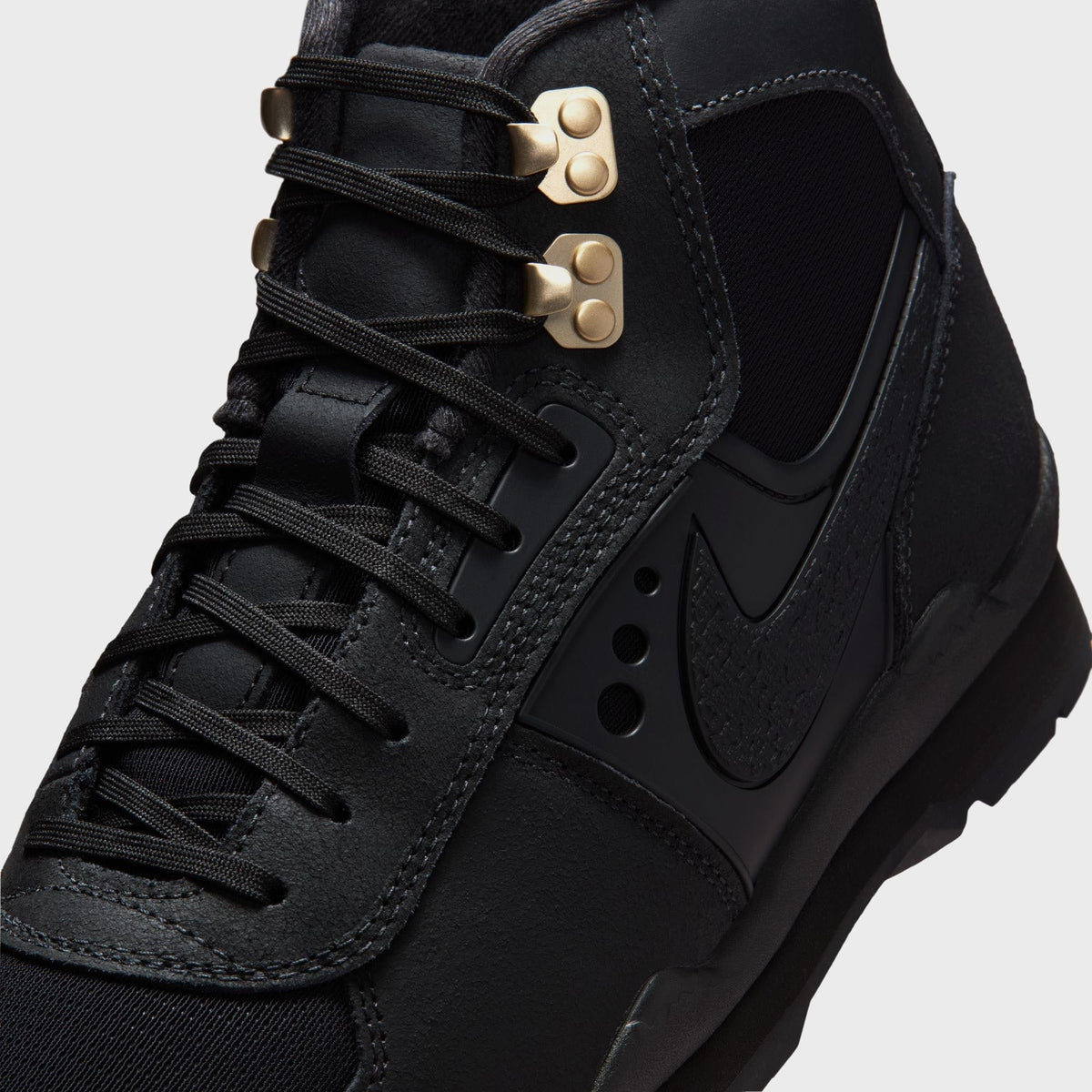 Nike Baltoro SP - Black / Gold