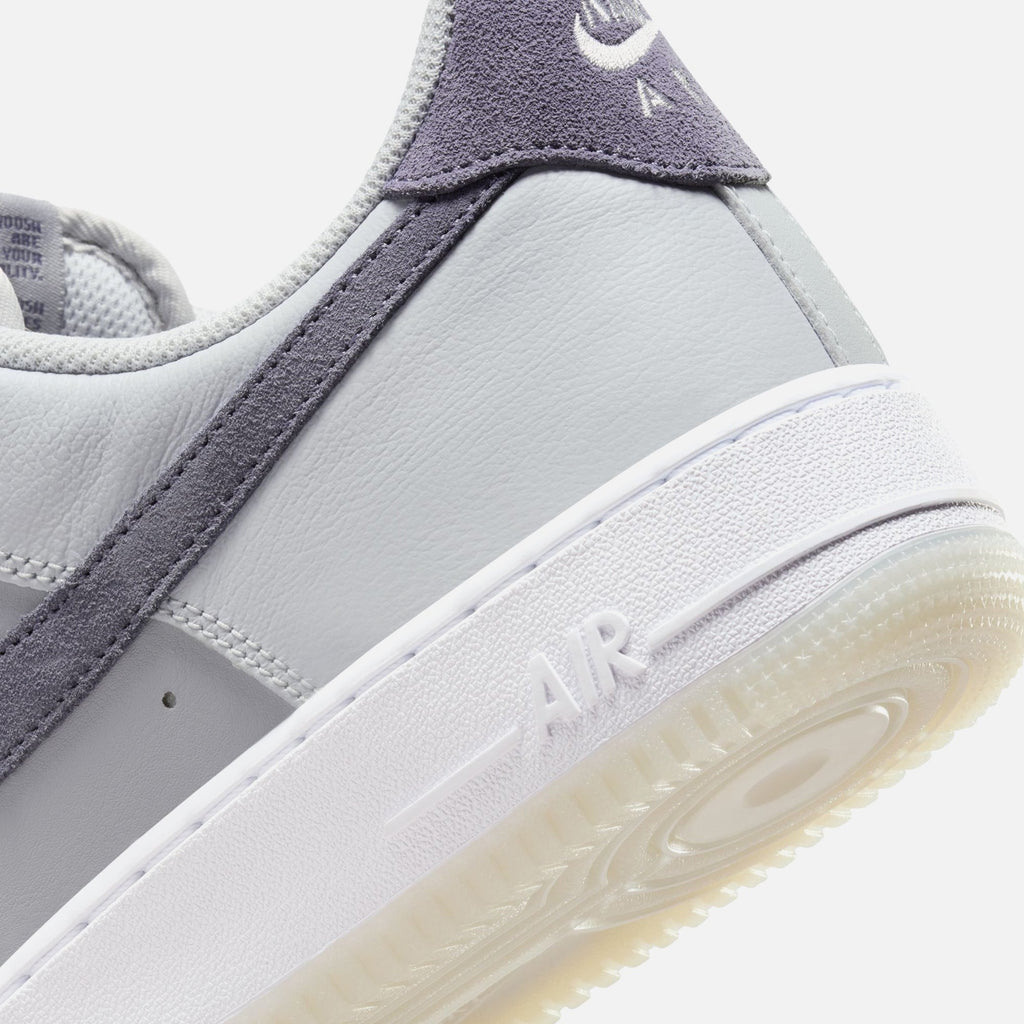 Nike Air Force 1 '07 Lv8 - Pure Platinum / Light Carbon