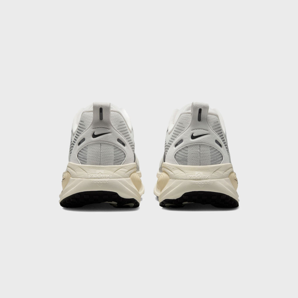 Nike Vomero 18 - Summit White / Black / Coconut Milk