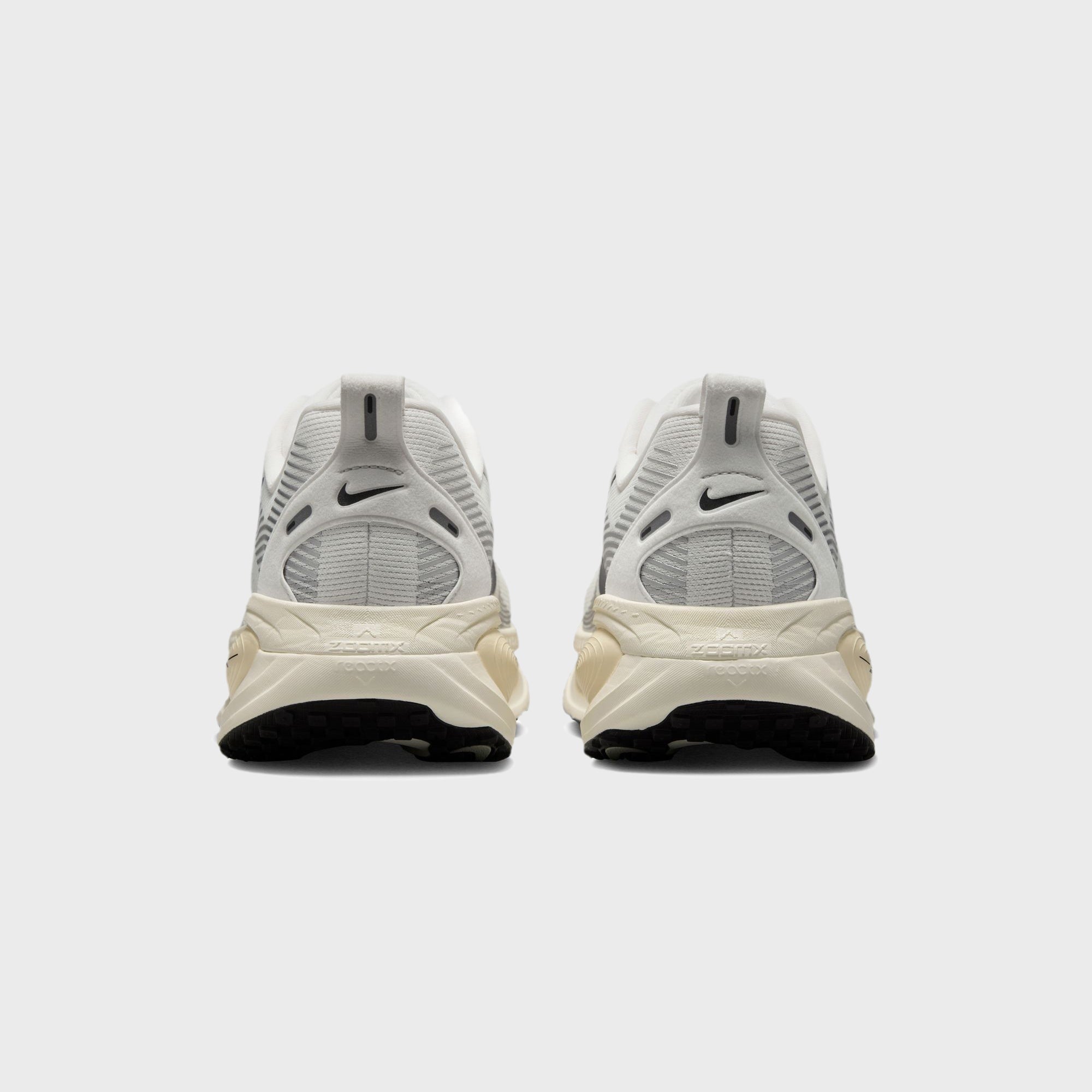 Nike Vomero 18 - Summit White / Black / Coconut Milk