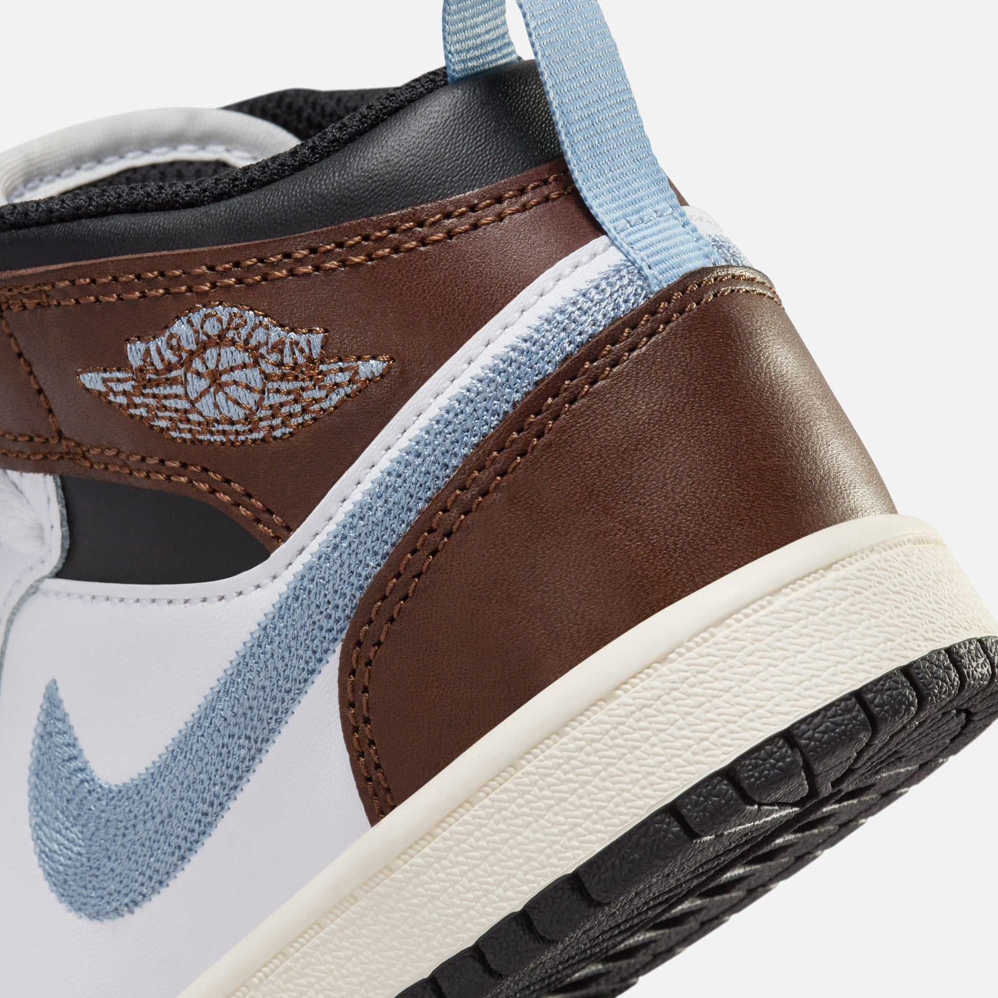 Jordan PS Air Jordan 1 Mid SE - White / Blue Grey / Black Sail