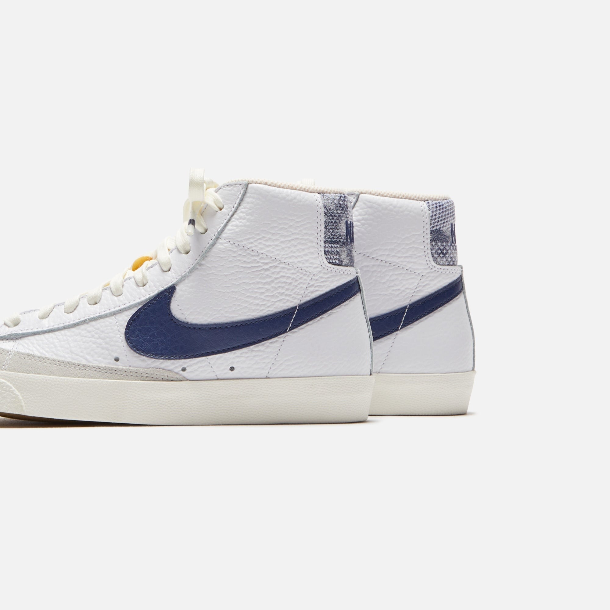Nike Blazer Mid `77 - White / Midnight Navy / Sail / Gym Red