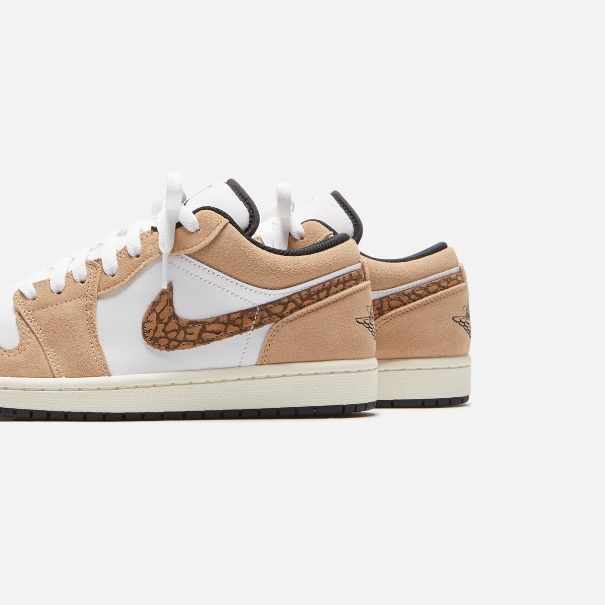 Nike Air Jordan 1 Low SE - Hemp / Metallic Gold / White / Light British Tan