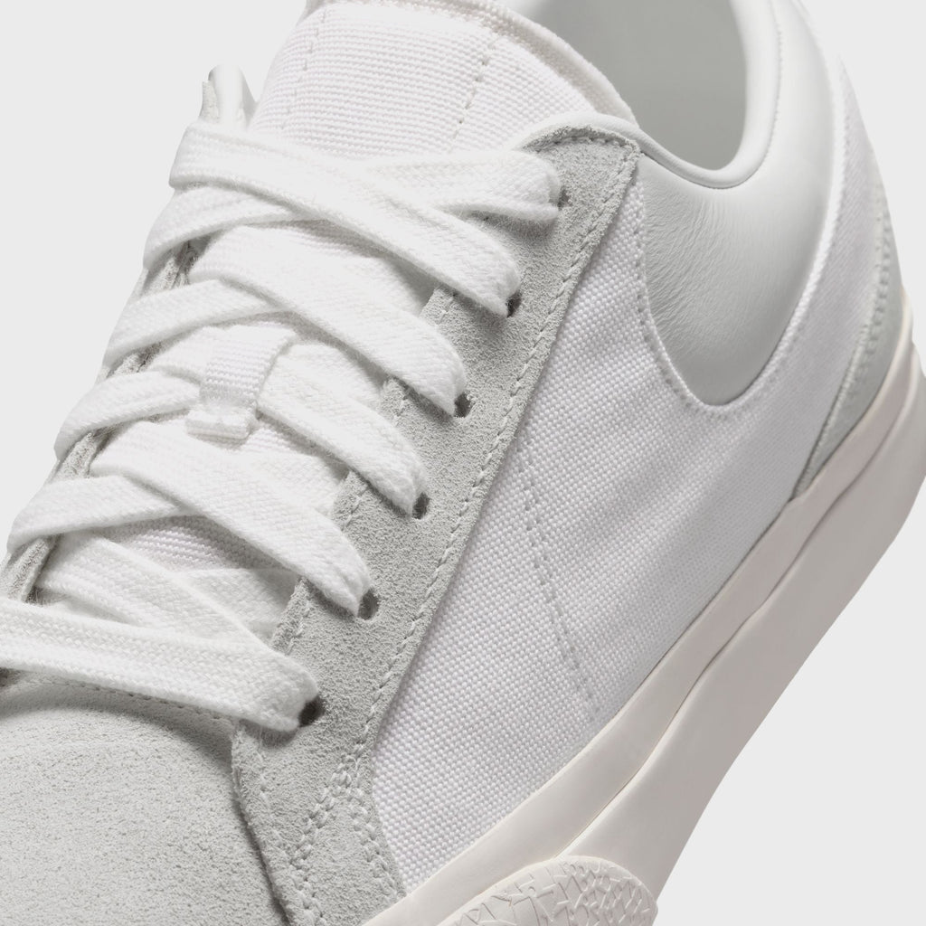 Nike Blazy - White / Sail
