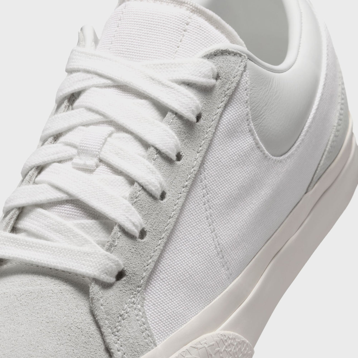 Nike Blazy - White / Sail