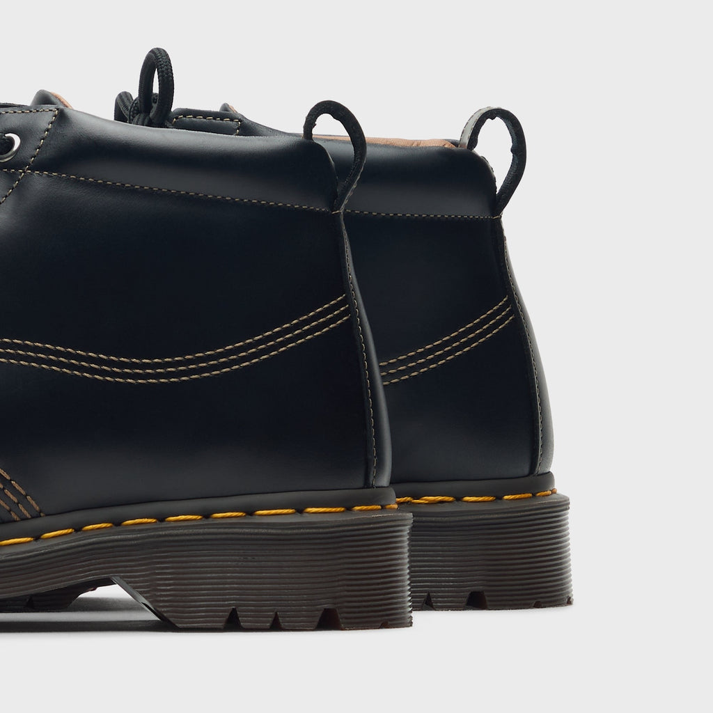Dr. Martens Lowell Chukka - Black Orleans