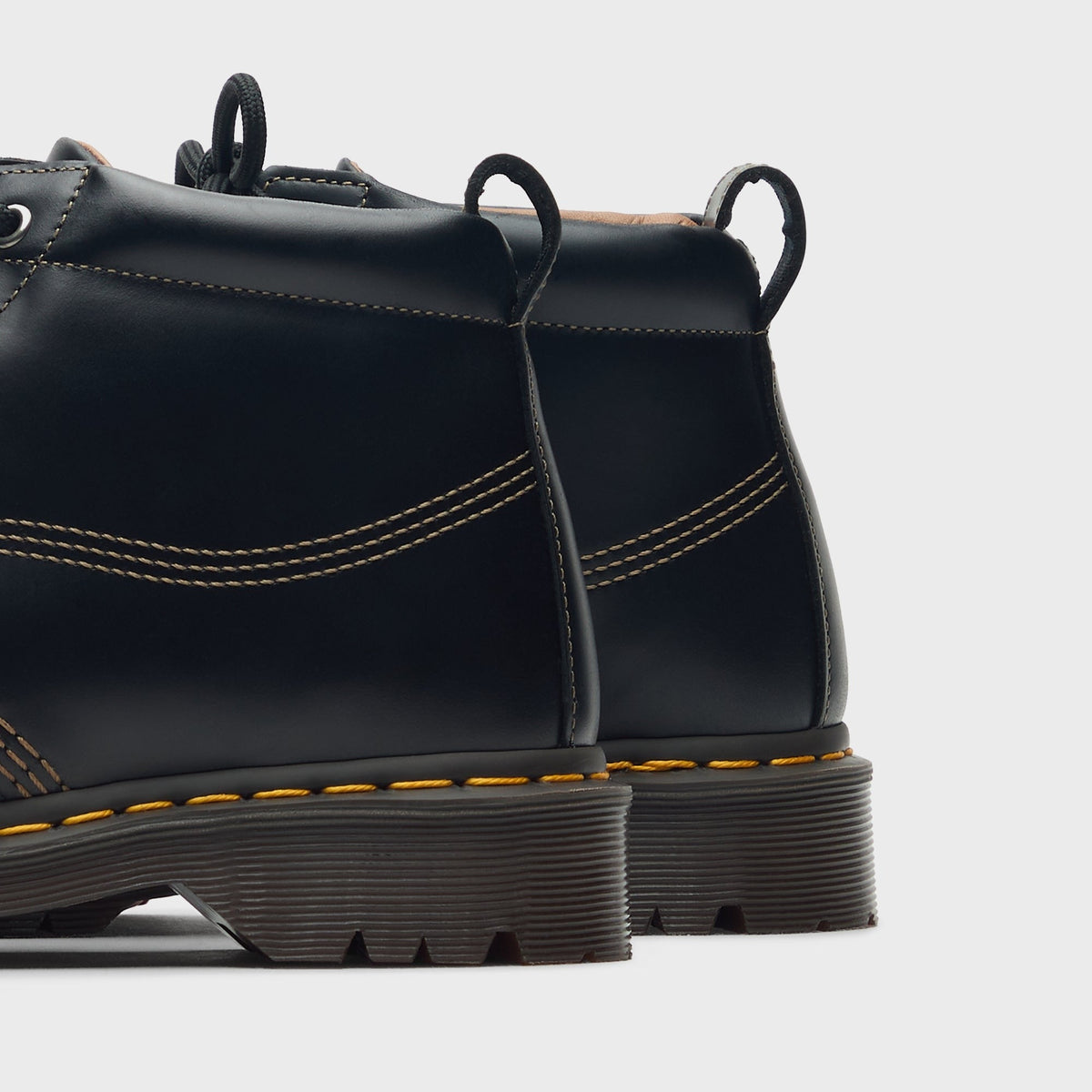 Dr. Martens Lowell Chukka - Black Orleans